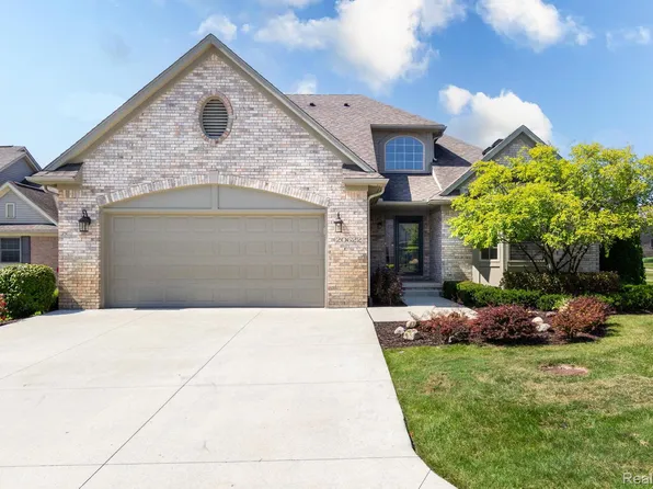 20622 Golf Ridge Cir, Livonia, MI 48152
