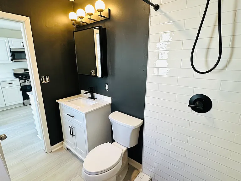 310 W Scott St #A — Photo 8