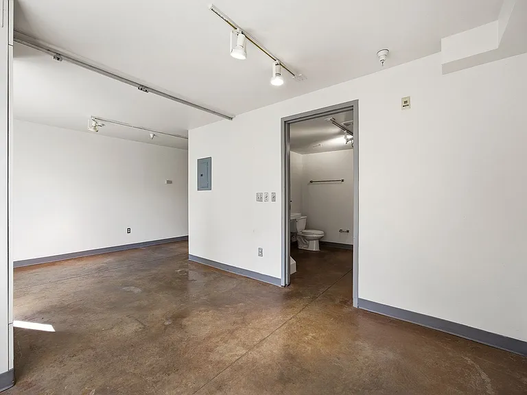Whiteway Apartments — Photo 24