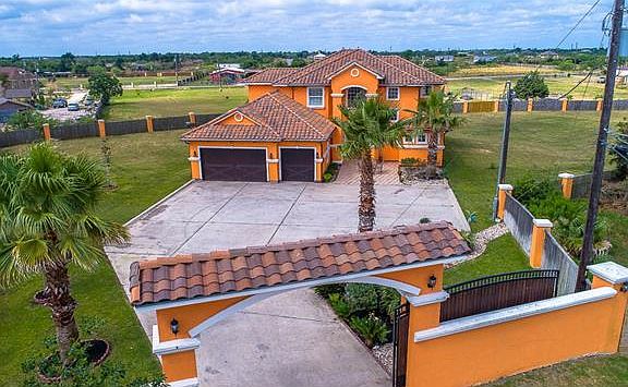 2nd image of 123 Cancun Ct