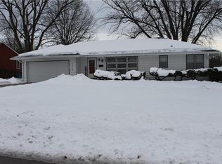 7218 Sunrise Blvd, Windsor Heights, IA 50324