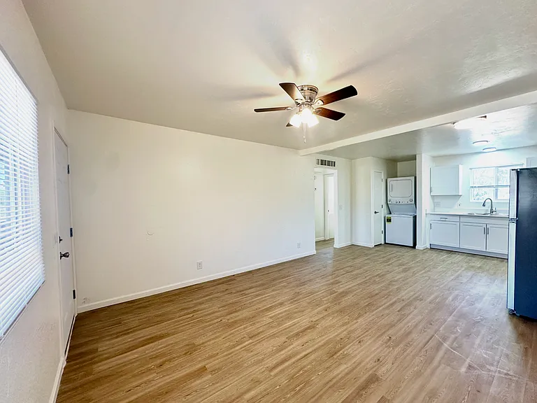 4424 Bellevue Newly Renovated Apartments with All Appliances Included! — Photo 24