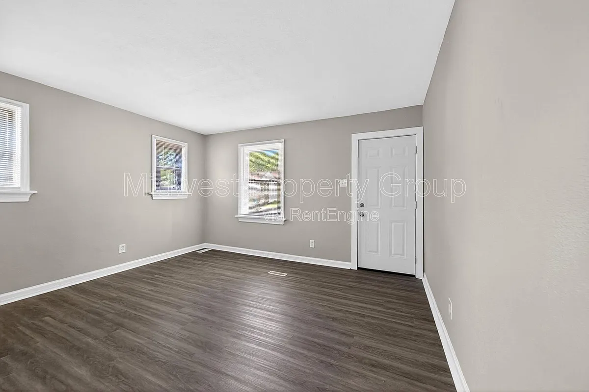 Building Photo - 10066 Dorothy Ave
