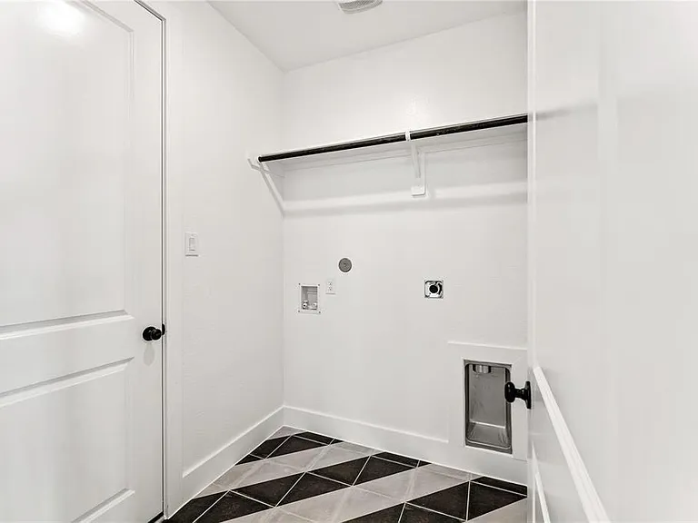 29751 Bur Creek Ln — Photo 31