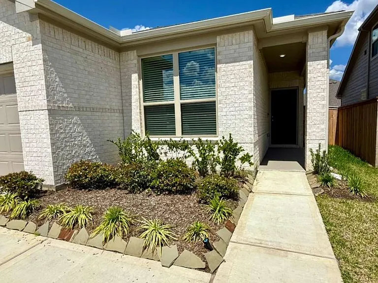 15349 Dapple Bluff Ln — Photo 2