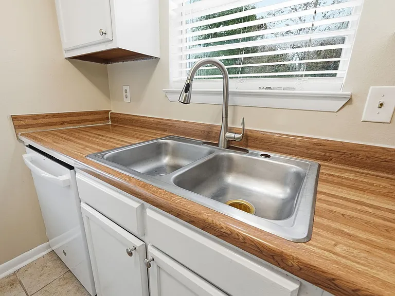 310A Redwood Ave — Photo 10