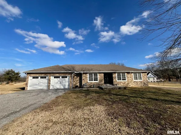 300 McVicker Dr, Energy, IL 62933