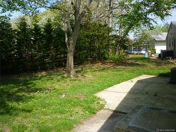 4th image of 54 Columbine Cir