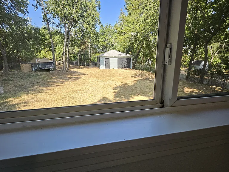 719 Hillcrest St — Photo 13
