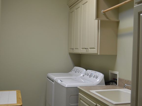 5th image of 303 Bluebonnet Dr