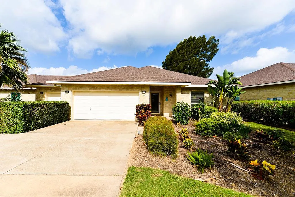 3 bed, 2.0 bath, 1390 sqft, $2,300 — Photo 1