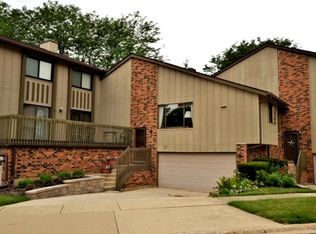 17 Portwine Rd, Willowbrook, IL 60527