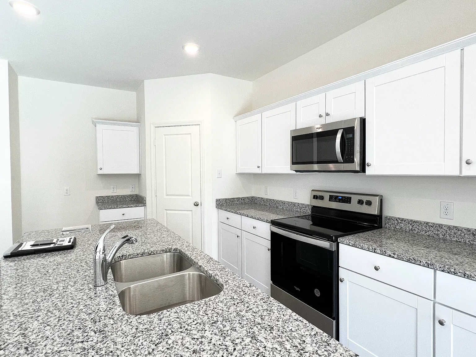 8304 Stovepipe Dr — Photo 4