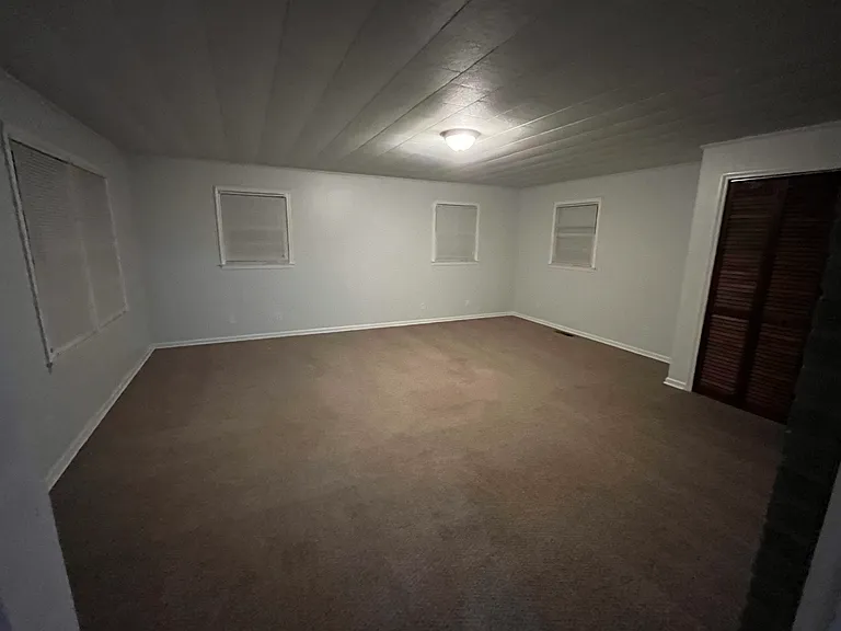 187 E Walnut St — Photo 40
