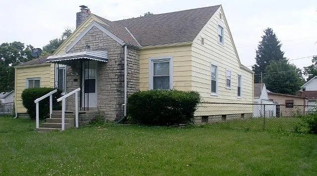 440 Townsend Ave photo 1