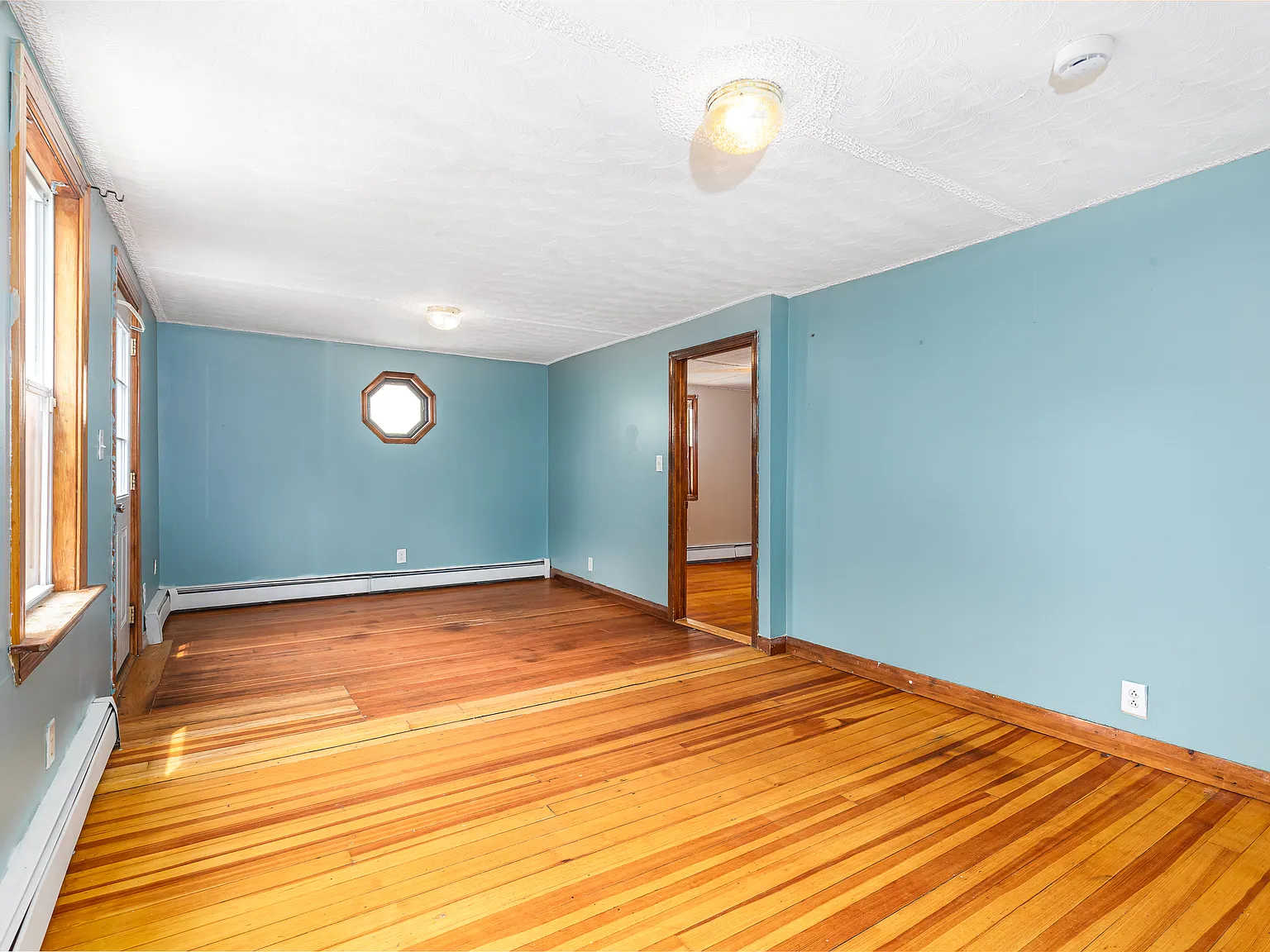4 bed, 1.5 bath, 1000 sqft, $2,800 — Photo 2