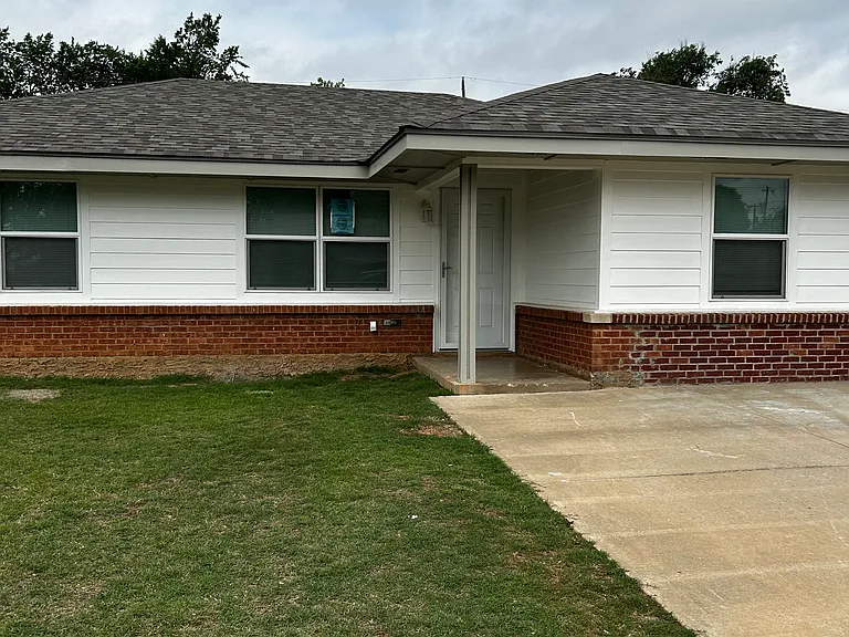2129 Turner Dr — Photo 1