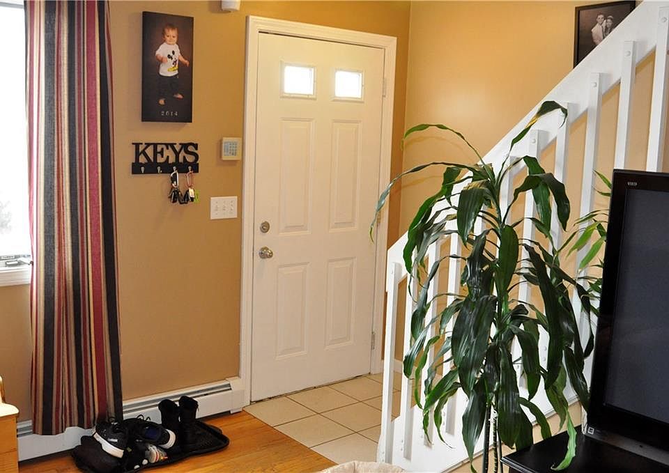 1st image of 14 Iris Ln #14