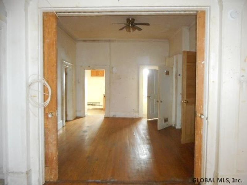 4th image of 100 GRAND Street