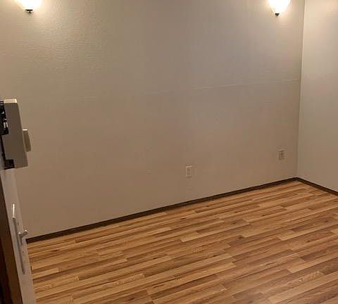 4th image of 611 North Ln #4