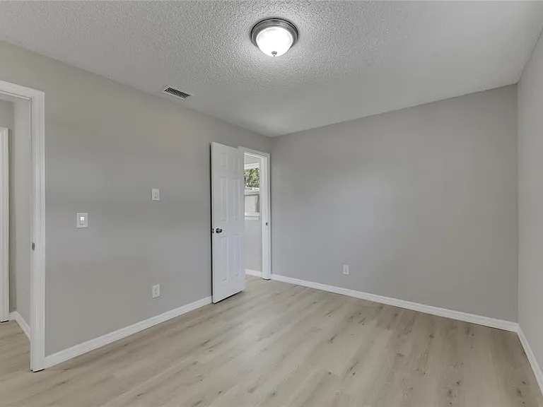 527 Fox Run Trl — Photo 35