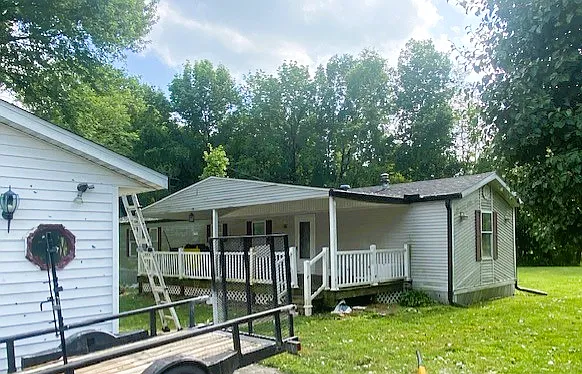 9221 W Hedrick Rd — Photo 1