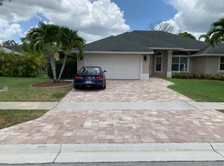 122 Monterey Way, Royal Palm Beach, FL 33411
