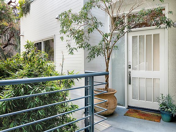 5th image of 3019 3rd St Unit 201