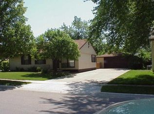 727 Hillcrest Dr, Romeoville, IL 60446