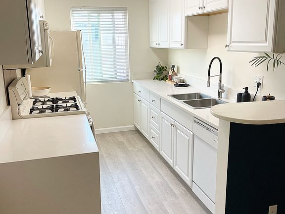 5th image of 1522 S Centinela Ave APT 207