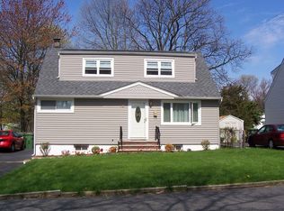 19 Parkway Pl, Parlin, NJ 08859
