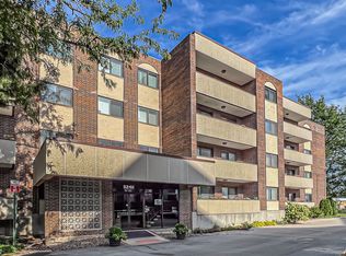 9240 Gross Point Rd APT 410, Skokie, IL 60077