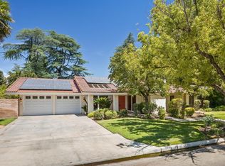 2696 W Robinwood Ln, Fresno, CA
