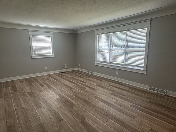 5th image of 4815 38th Pl