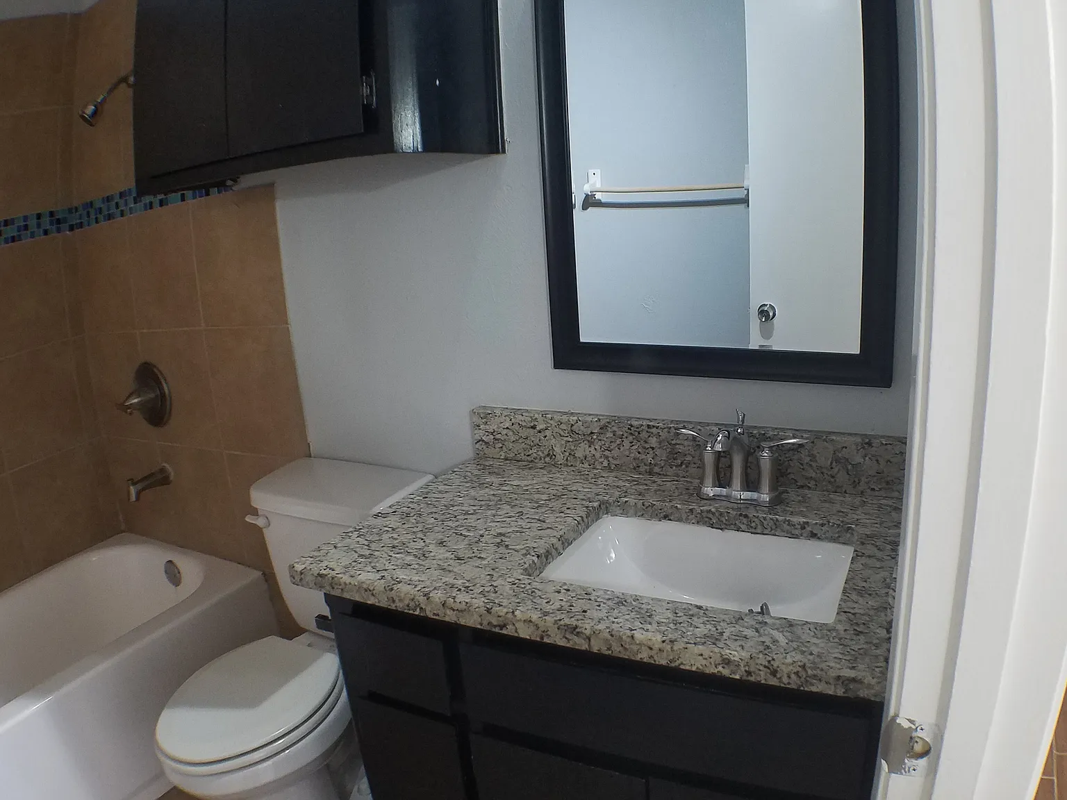 3 bed, 1250 sqft, $1,775 — Photo 2