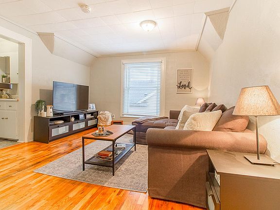 4th image of 448 Diamond Ave NE #2