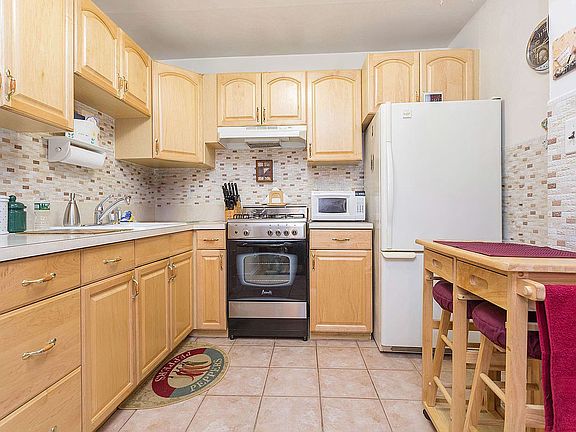 4th image of 25-24 33rd St #2F