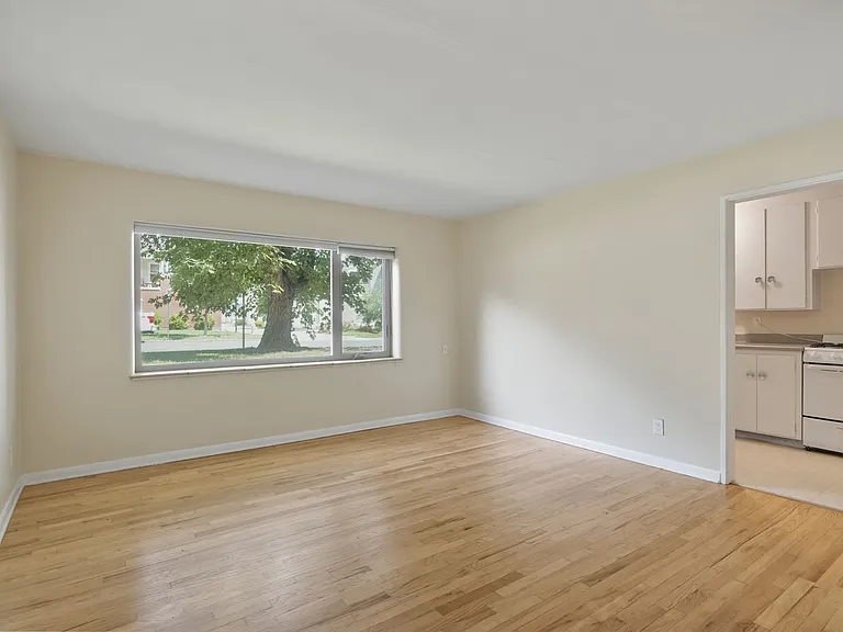 1240 Cedar Ave — Photo 8