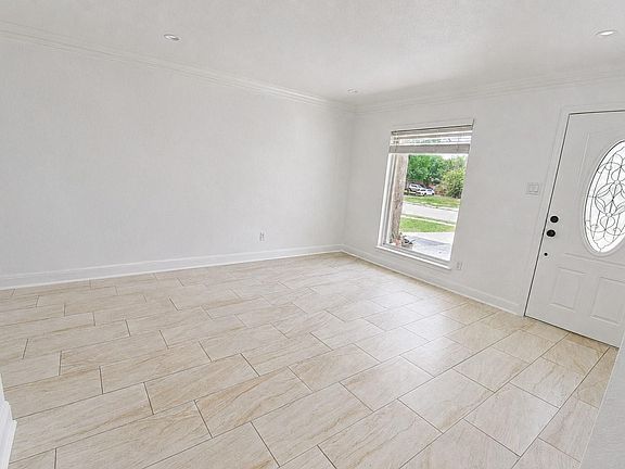 5th image of 6027 Bluebell Cir