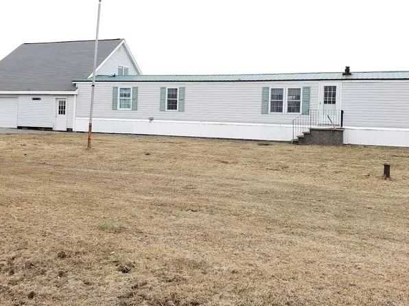 671 Main Road, Bradford, ME 04410