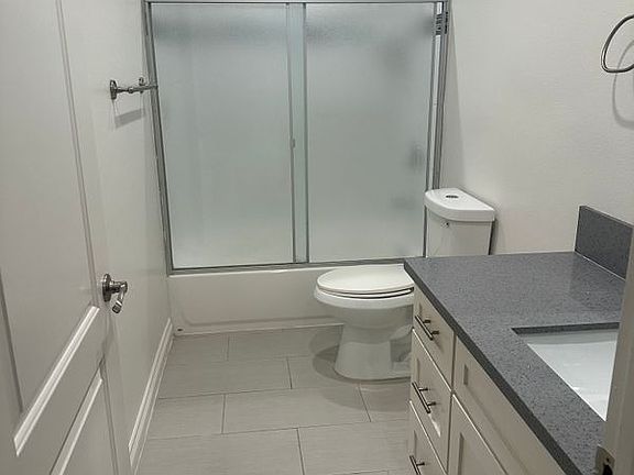 4th image of 2702 Bellevue Ave