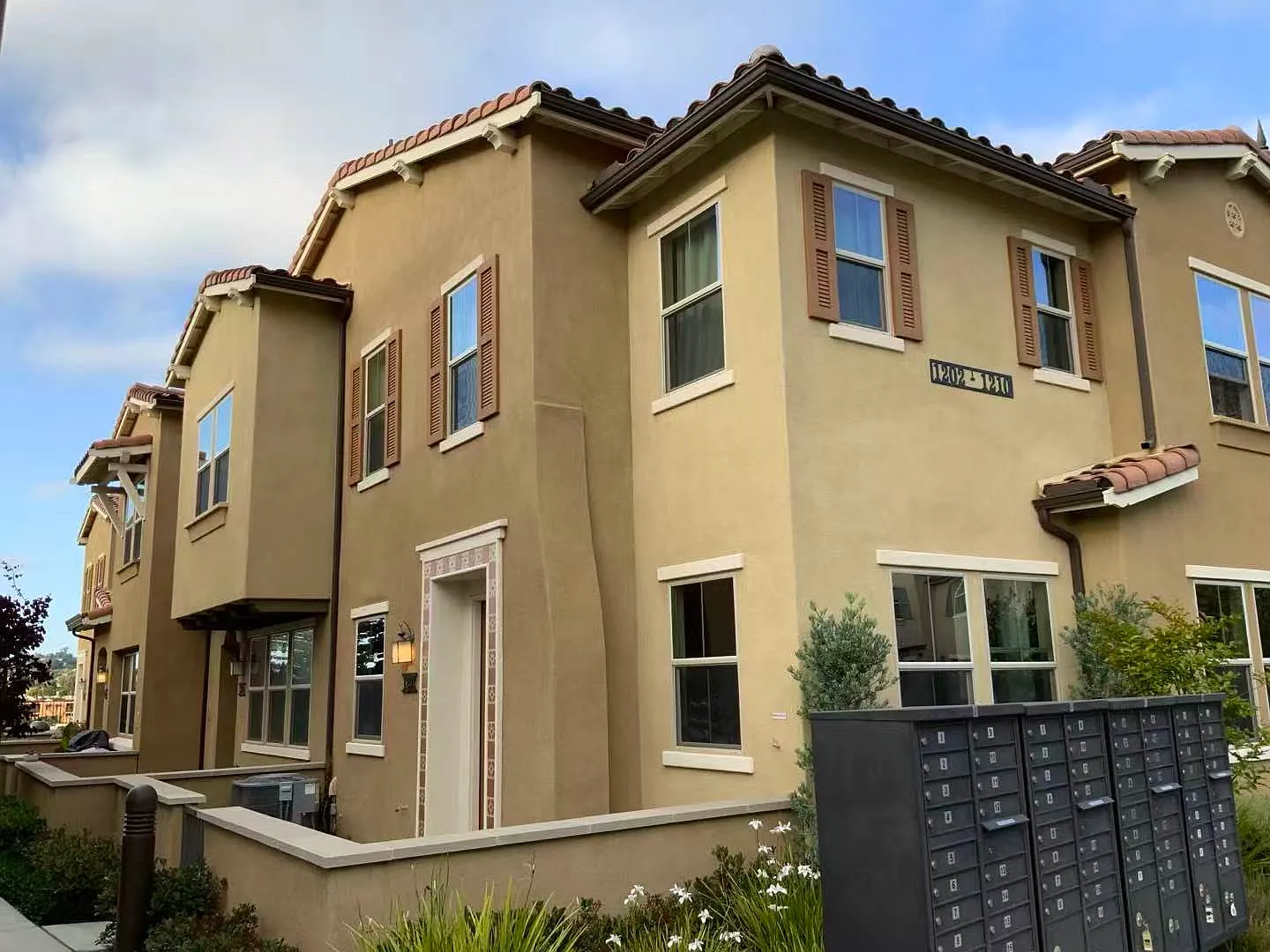 4 bed, 1770 sqft, $4,349 — Photo 2