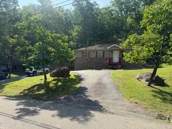141 Buck Ridge Dr, Drums, PA 18222