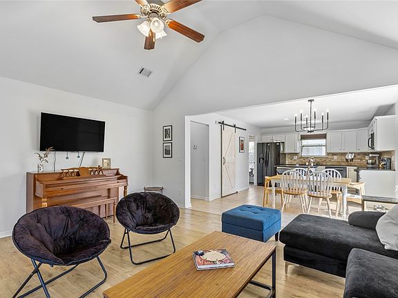 5th image of 2713 Brittany Ln