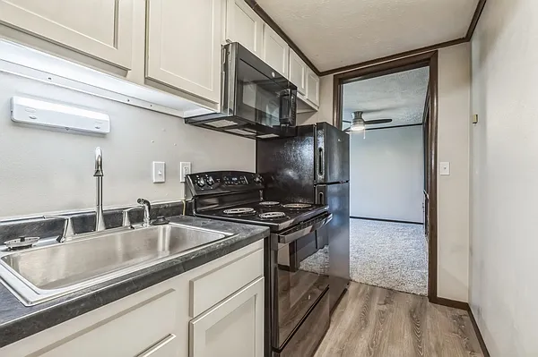 Ellacott Parkway Apartments — Photo 61