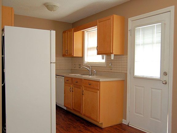 4th image of 402 Faulkner Dr