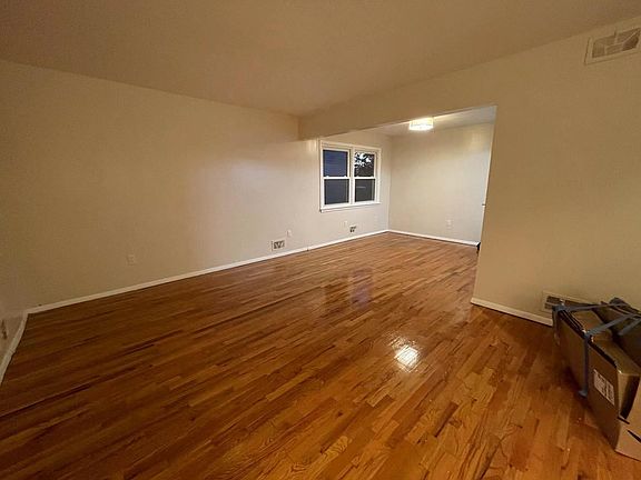 5th image of 24 Notre Dame Ave Floor 1