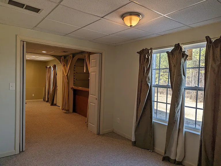 705 Dover Ct — Photo 34