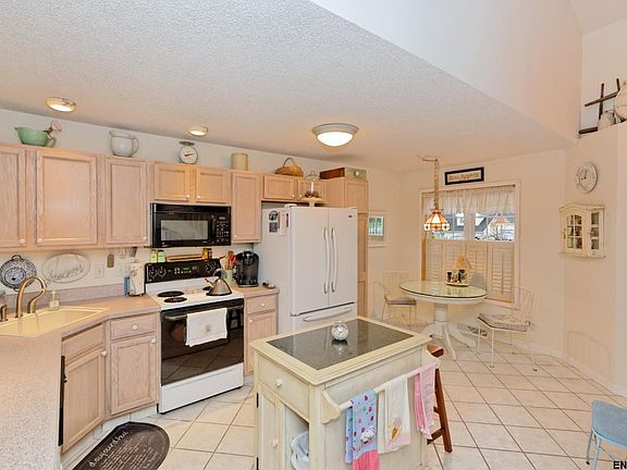 5th image of 10C Fairway Dr #C