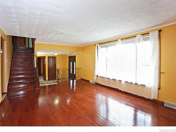 4th image of 8080 Effie Dr